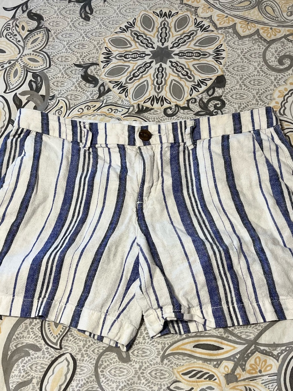Old Navy Women's Linen Shorts Blue/White Stripes - Size 4